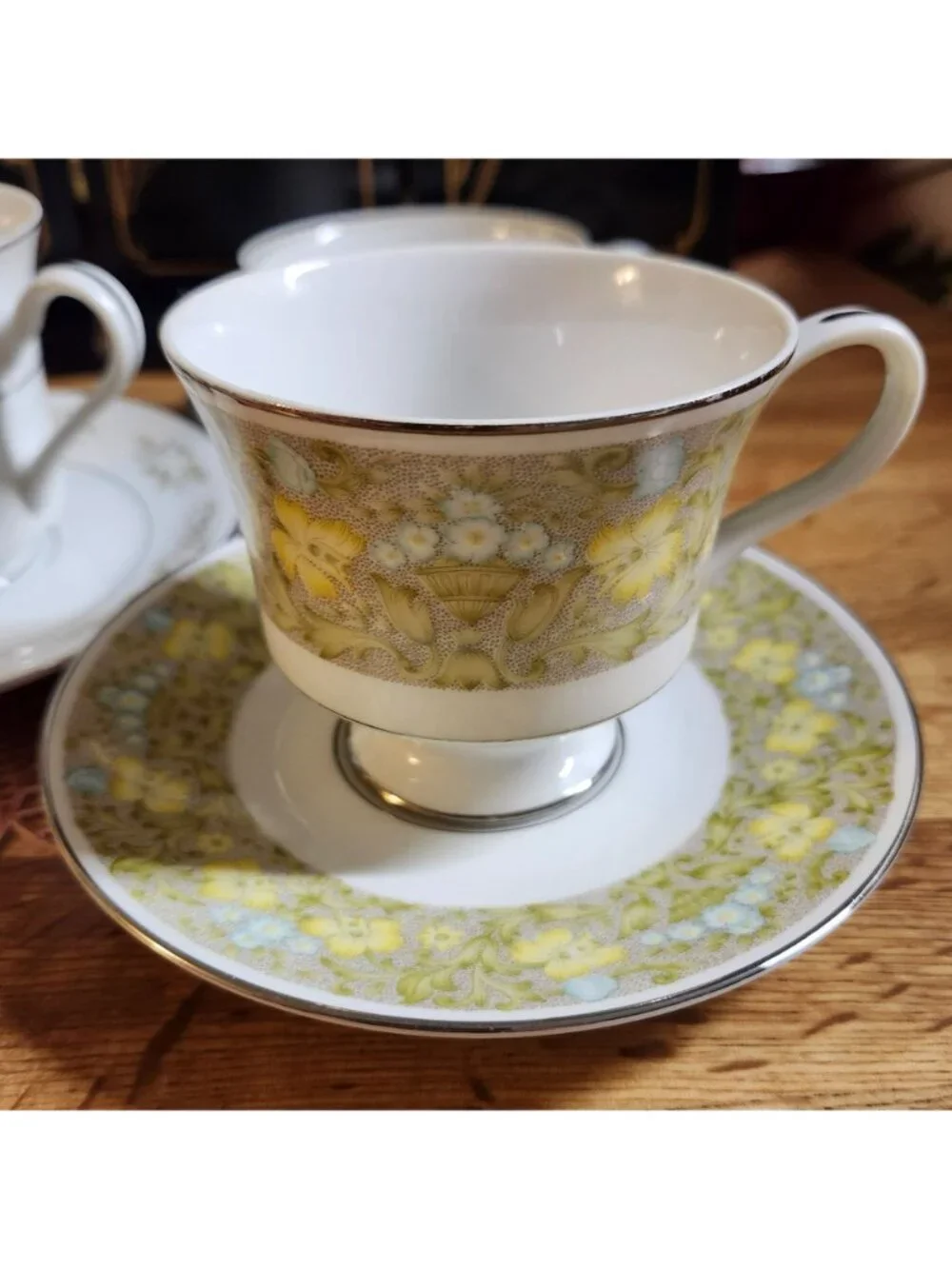 6 Sets Mismatched China Tea Cups & Saucers, Green & Gold